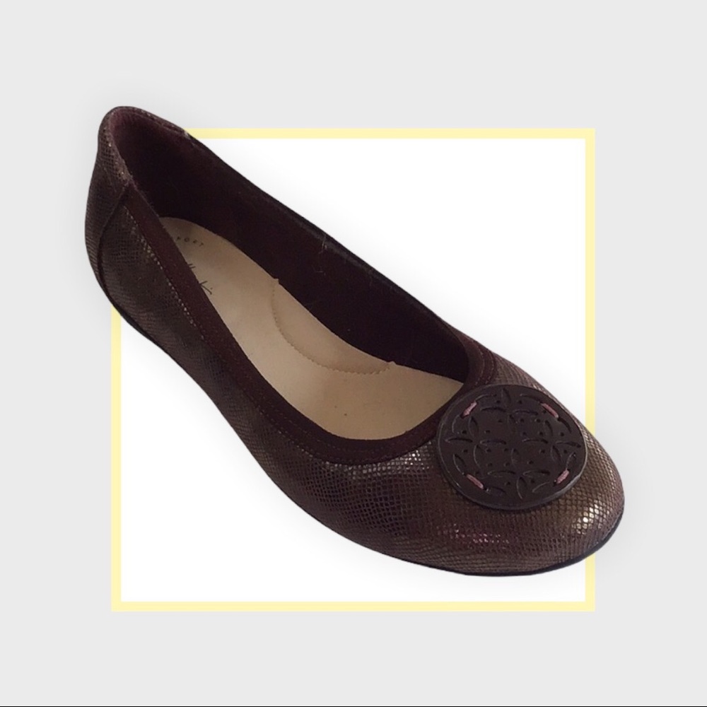 Collection by Clarks Burgandy Wine Ballet Flats Womens size 8W Comfort Shoes